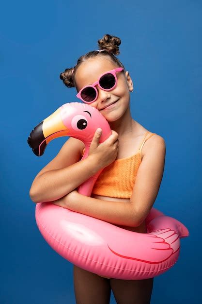 Śliczna Dziewczyna W Bikini Darmowe Zdjęcie