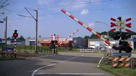 Spoorwegovergang Venlo Dutch Railroad Crossing Youtube