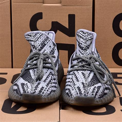 350 V2 Running Shoe Sply 350 Season 3 Shoes Men Women V2 Sneakers Grey ...