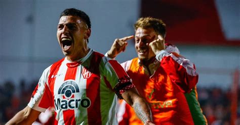 Con Un Gol Casi De Media Cancha Rodríguez Le Dio El Empate A Instituto Frente A Unión El