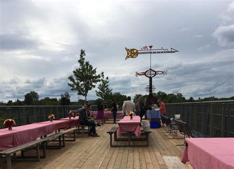 Camina Sobre Este Parque Elevado En Ontario Latinos Multicultural