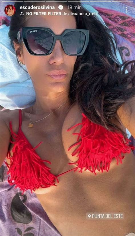 Silvina Escudero Disfrut De La Playa Y Recostada En La Arena Luci Una