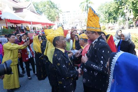 HUT Sulteng Ke 60 Bupati Touna Terima Penghargaan Pemerintah Terbaik