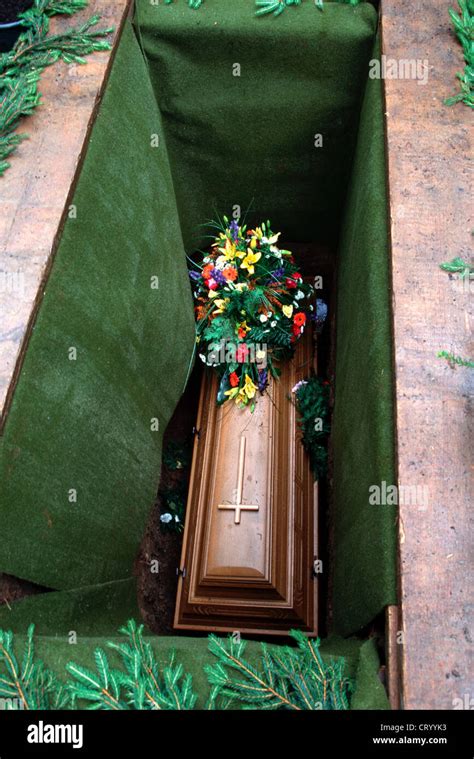 Open casket funeral hi-res stock photography and images - Alamy