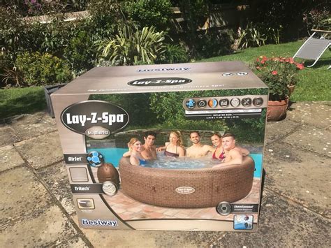 LAY Z SPA ST MORITZ INFLATABLE HOT TUB 7 PERSON NEW IN THE BOX In Banbury Oxfordshire