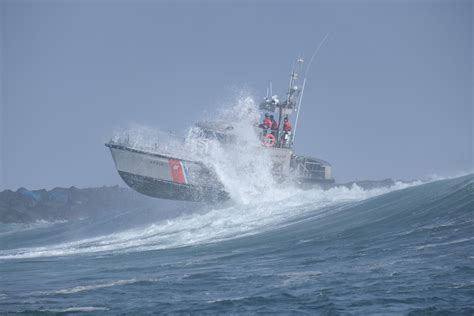 Dvids Images Uscg Station Umpqua River Foot Motor Lifeboats Surf