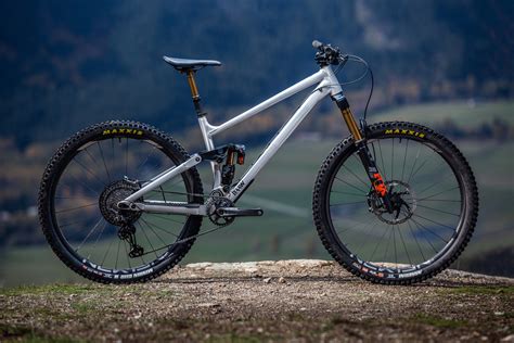 Field Test Raaw Jibb Smooth Silent Sturdy Pinkbike