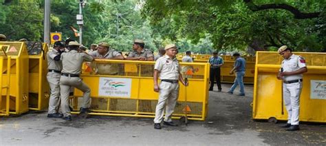 Farmers Protest Security Beefed Up At Delhi Borders Heavy Traffic