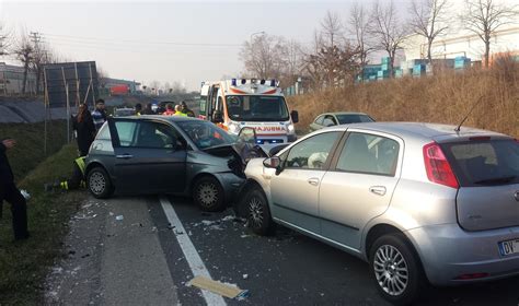 Violento Frontale Sulla Pedemontana Le Foto Dell Incidente