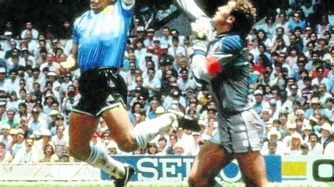 Se Subasta La Camiseta De Maradona De La Mano De Dios