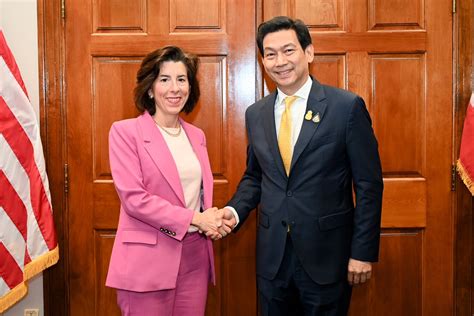 Deputy Prime Minister And Minister Of Foreign Affairs Discusses With U