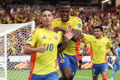 Colômbia goleia Panamá gol e assistências de James Rodríguez e