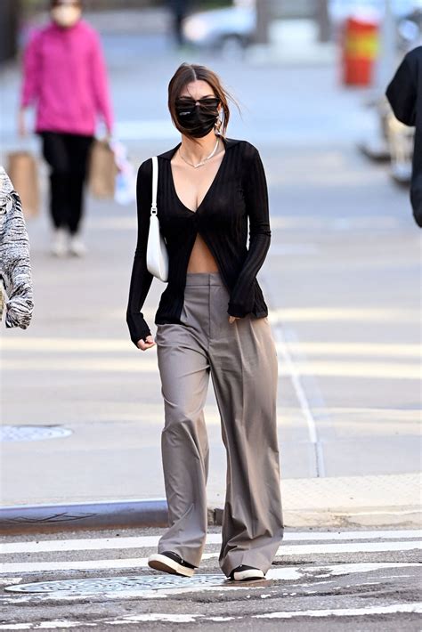 Emily Ratajkowski Sexy Toned Body Hot Celebs Home