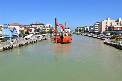 BELLARIA IGEA MARINA DRAGAGGIO DARSENE E PORTI CANALI La Dragaggi