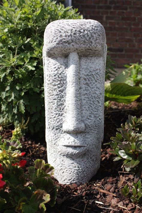 Moai Statue Garten