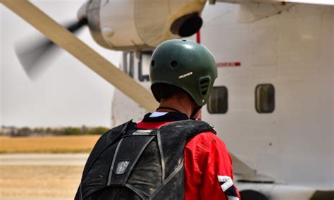 Precipita Aereo Castelverde Morti Il Pilota E Un Paracadutista Prima