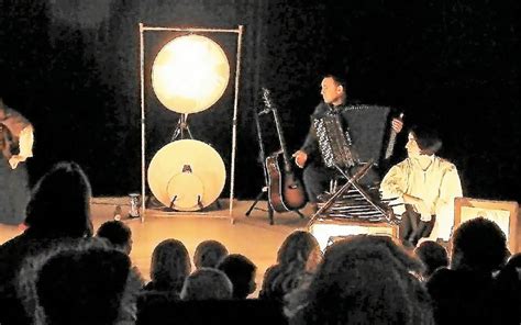 Spectacle Les enfants embarqués par Du vent dans les cordes Le