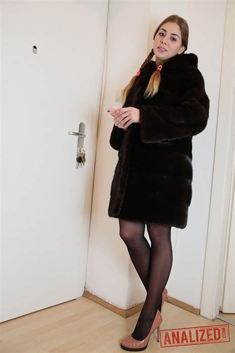 Busty Amature Brunette Babe Strips And Masturbates Her Pussy 10 Photos