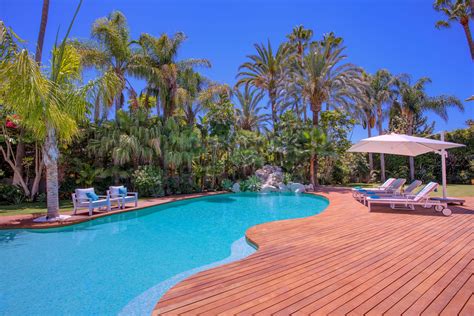 Beachside Villa In Guadalmina Baja