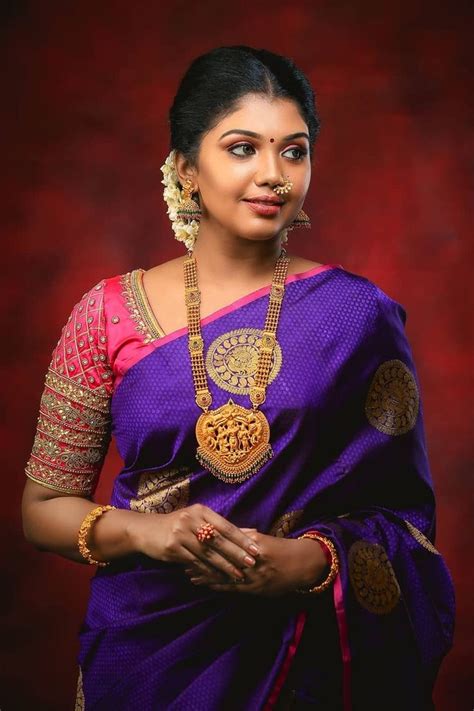 In A Dark Blue Color Saree Pink Color Elbow Length Sleeve Blouse