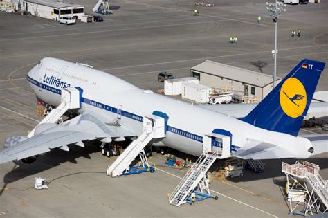 Lufthansa Reveals Retro Livery On Boeing 747 8 Boeing 747 Boeing