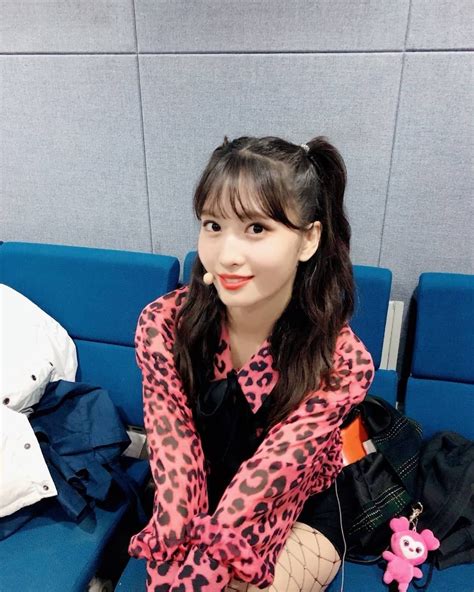 Twice Momo 181111 Twicetagram Sana Momo Moda Femenina