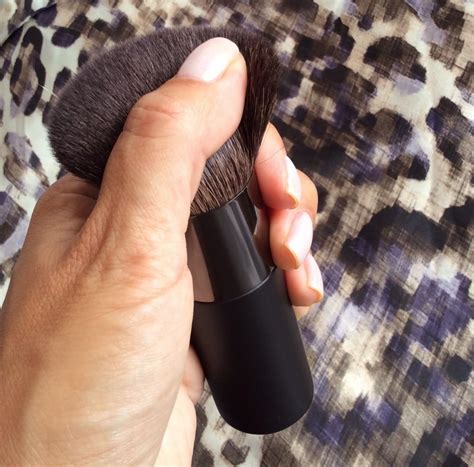 Guerlain Terracotta Kabuki Bronzing Powder Brush - Кисть для ...