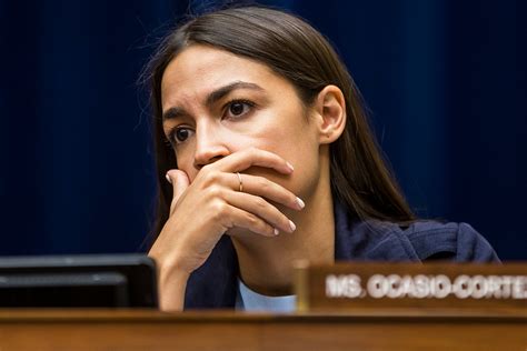 Alexandria Ocasio Cortez Reacts To Elizabeth Warren Campaign End