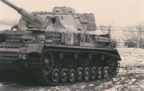 panzer IV ausf F2 in winter | World War Photos