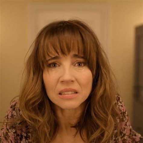 Linda Cardellini As Judy Hale In The Dark Comedy Dead To Me Dead To