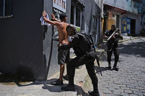 Mueren Presuntos Pandilleros En Redadas Policiales A Favelas