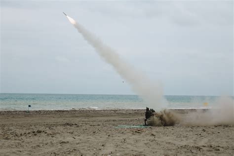 神弓操演實彈射擊訓練 陸射劍二防空飛彈首次操演命中靶機 蕃新聞