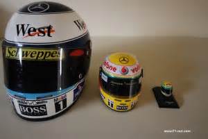 3 sizes F1 helmets side by side | F1-nut.com