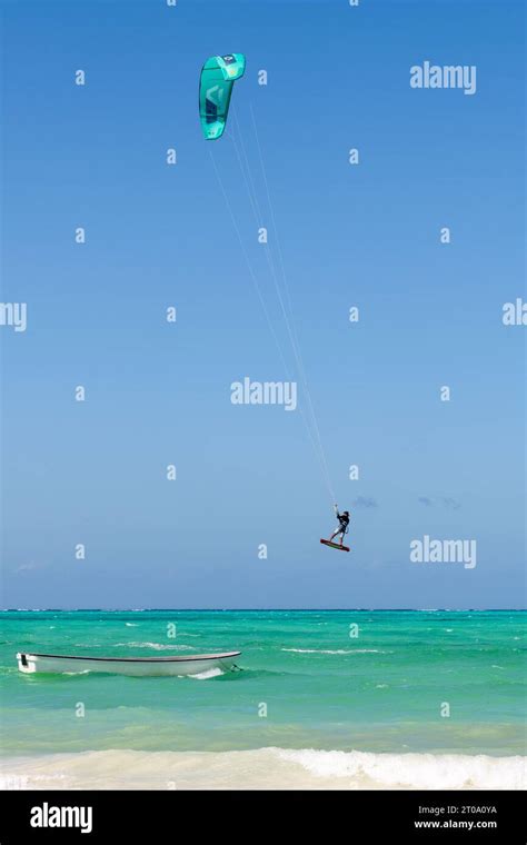 Kitesurfing off Paje beach, Zanzibar Stock Photo - Alamy