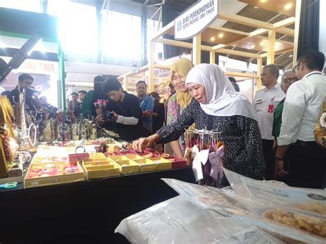 Gubernur Khofifah Kunjungi Jatim Fest Harap Umkm Jawa Timur Naik