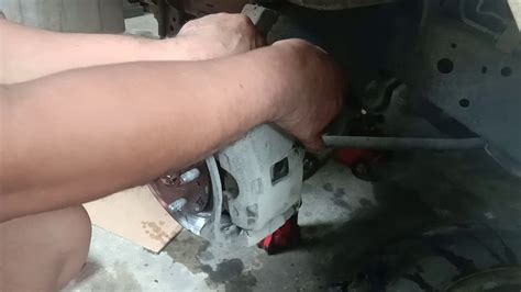 Paano Mag Palit Ng Brake Pad Sa Strada Mitsubishi DI D Part1 YouTube