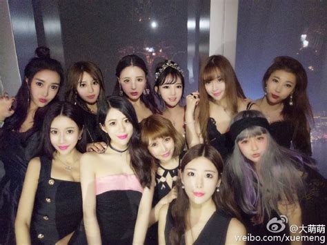 Bức ảnh hot girl tụ hội trong buổi tiệc gây sốt mạng xã hội Weibo
