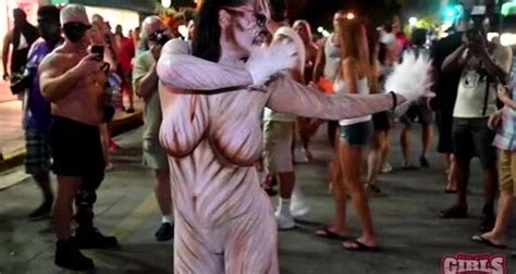 Pussy Flashing Fantasy Fest 19 NEW SunPorno