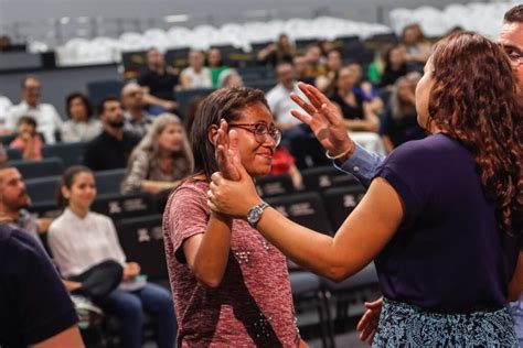 Oração de intercessão marcou o Culto do Espírito Verbo da Vida