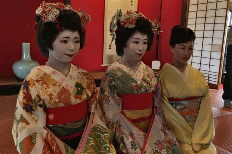 Asakusa Parler avec une Geisha au déjeuner Tokyo Cérémonie du thé 2024