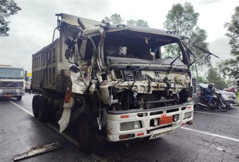 La Av Sim N Bol Var Permanece Cerrada Por Derrame De Combustible De Un