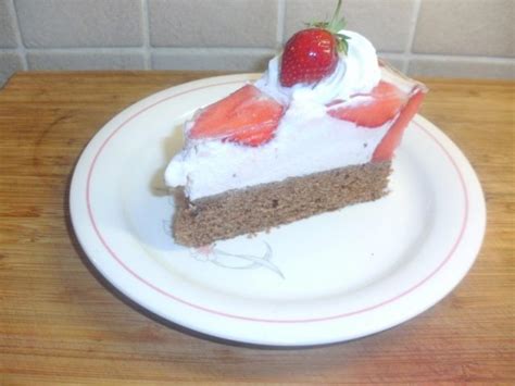 Erdbeer Sahnequark Torte Mit Schokoboden Rezept Kochbar De