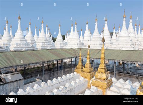 Templo de kuthodaw paya fotografías e imágenes de alta resolución Alamy