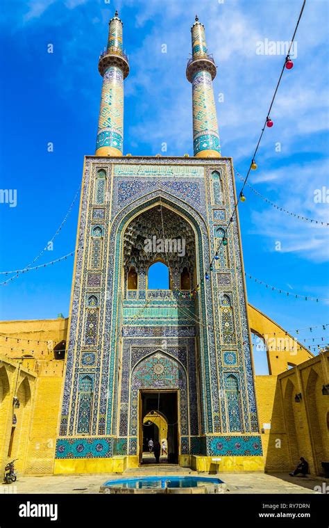 Yazd Masjid E Jameh Mosque Main Entrance Iwan With Tallest Minaret In