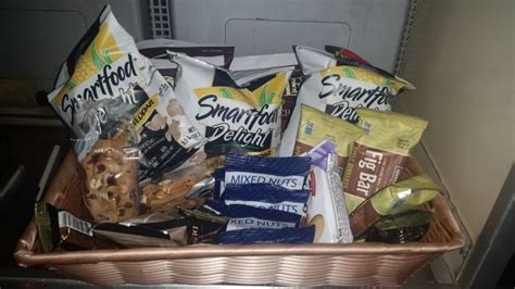 American Airlines New Snack Basket & Another New Cookie