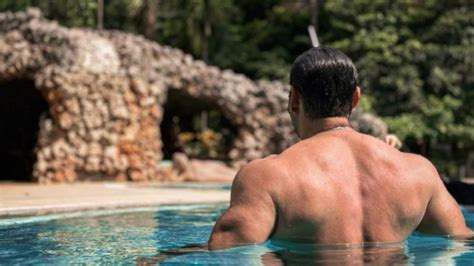 Salman Khans New Pool Pic Featuring His Pumped Up Muscles Makes Fans Go Wow See Pic