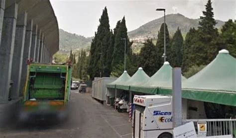 Alassio In Fiamme Deposito Di Carta Nei Pressi Del Cimitero