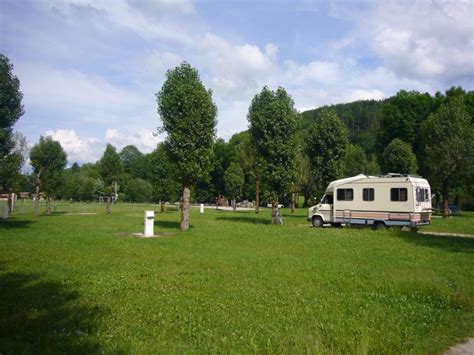 Camping Le Val de Saine à FONCINE LE HAUT avec piscine Jura Tourisme