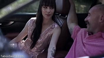 Padrastro Se Folla A Su Novia En El Auto Xvideos