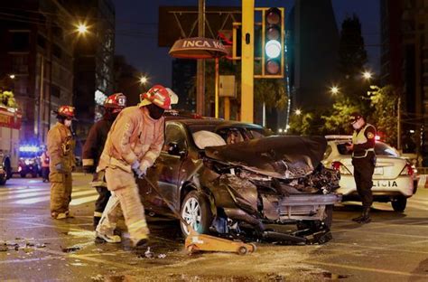 San Isidro Violento Choque Entre Taxi Y Auto Deja Una Persona